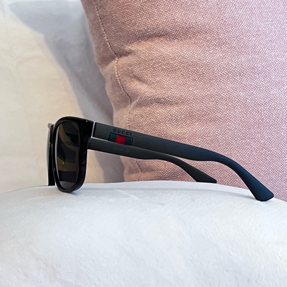 Gucci Sunglasses - Picture 7 of 9